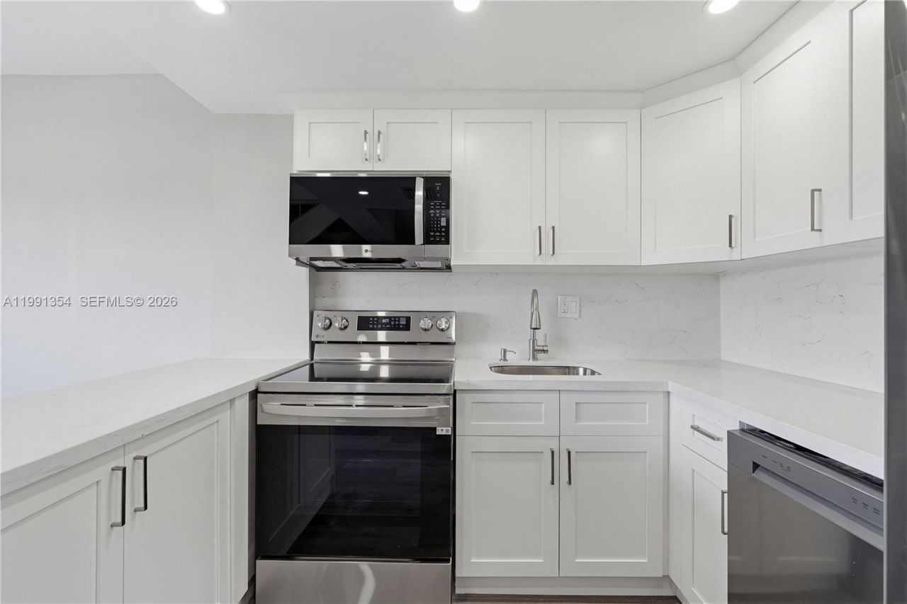 300 NW 42nd Ave , Unit 409, Miami, FL 33126 Photo