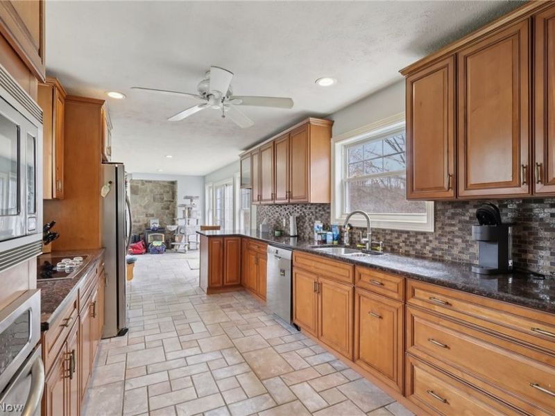 9877 Cutts Road, Chardon, OH 44024 Photo 8