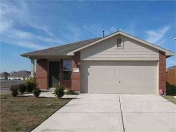 176 Pebble Creek LN , Buda, TX 78610