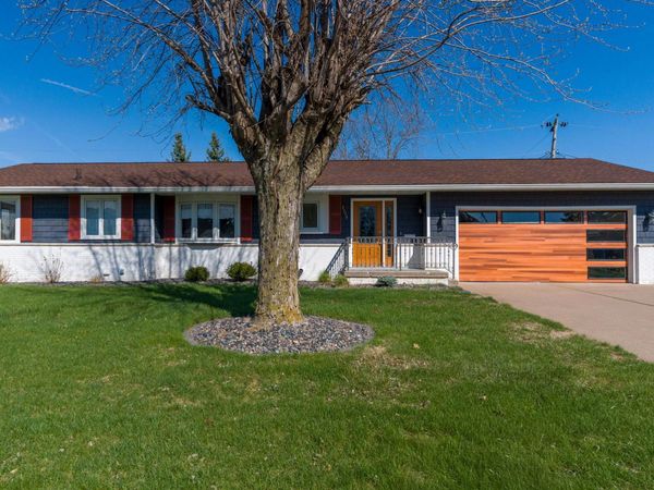 3719 N Thornwood Avenue, Davenport, IA 52806