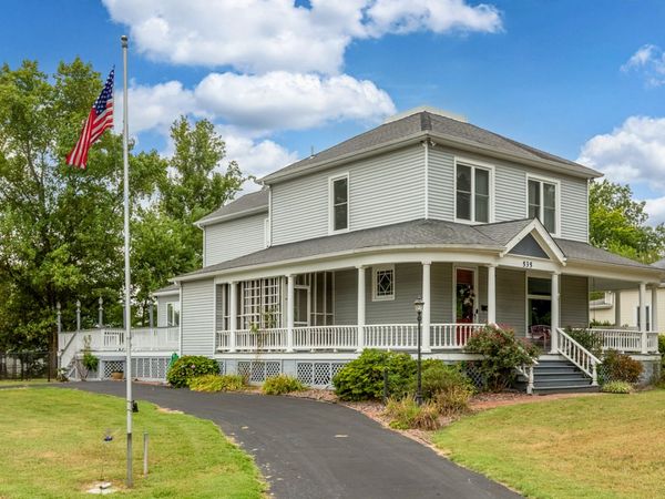 535 E Main Street , Duquoin, IL 62832