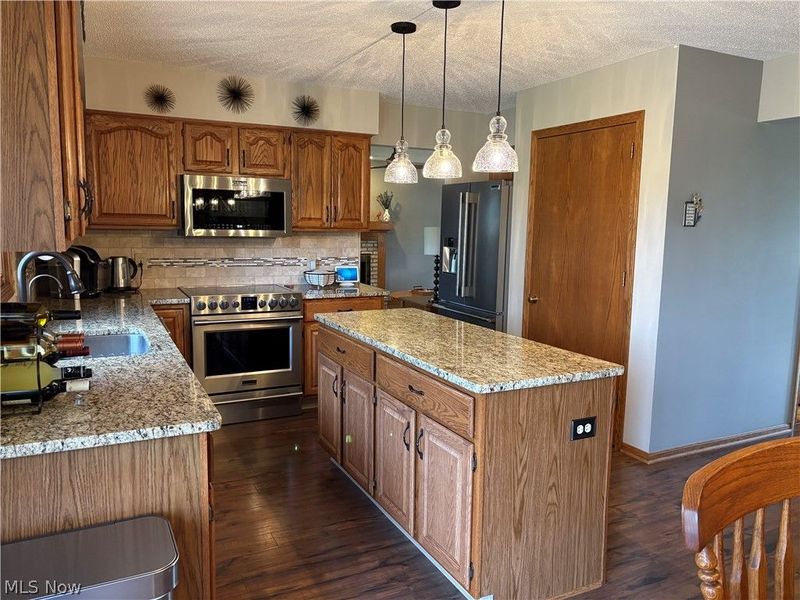 5554 Ashbrook Street, Louisville, OH 44641 Photo 10