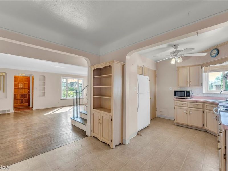 6494 S Canterbury Road, Parma, OH 44129 Photo 4