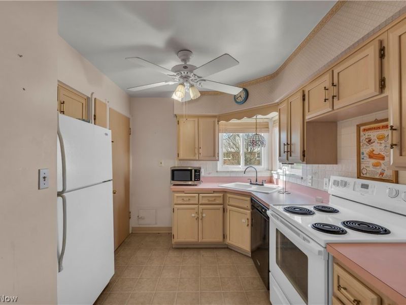 6494 S Canterbury Road, Parma, OH 44129 Photo 5