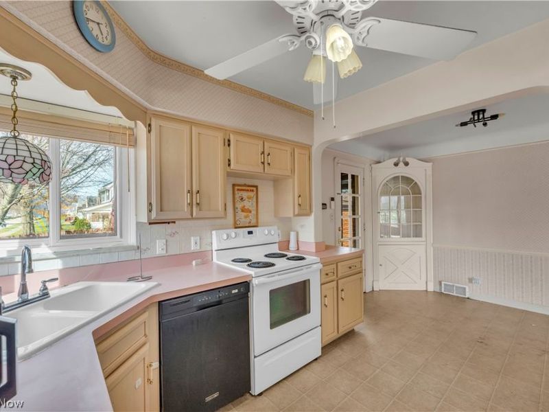 6494 S Canterbury Road, Parma, OH 44129 Photo 6