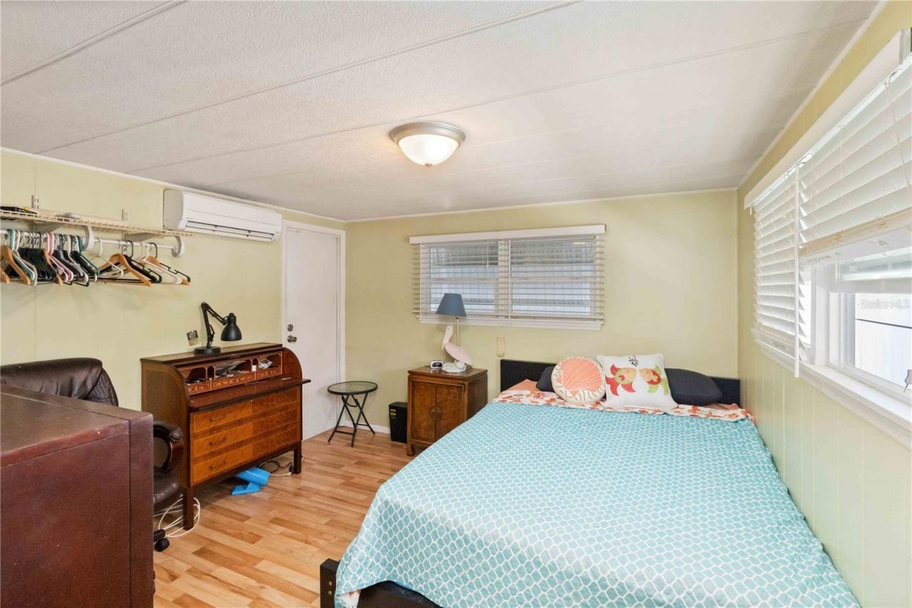 5203 W Pine Street N, Saint Petersburg, FL 33709 Photo