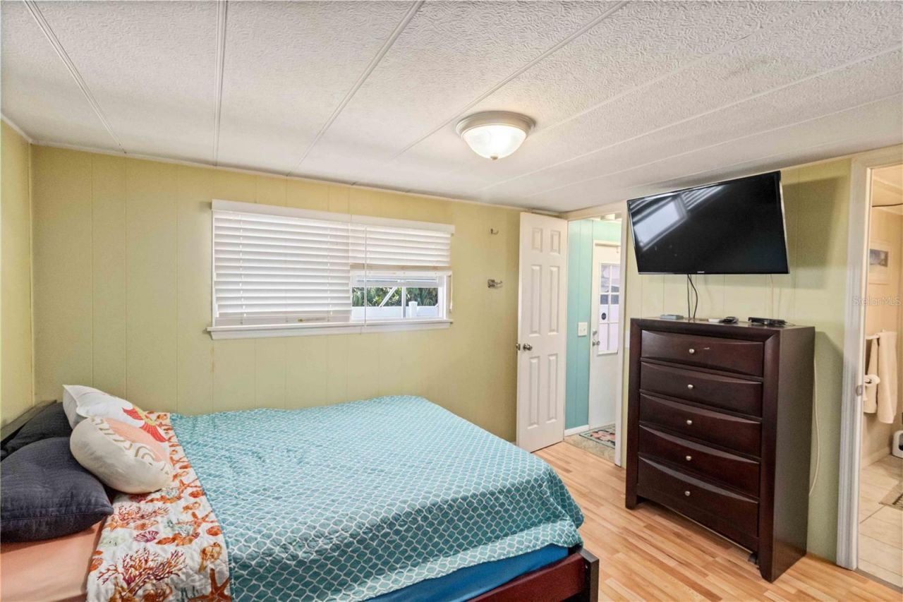 5203 W Pine Street N, Saint Petersburg, FL 33709 Photo