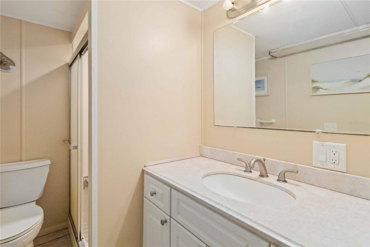 5203 W Pine Street N, Saint Petersburg, FL 33709 Photo