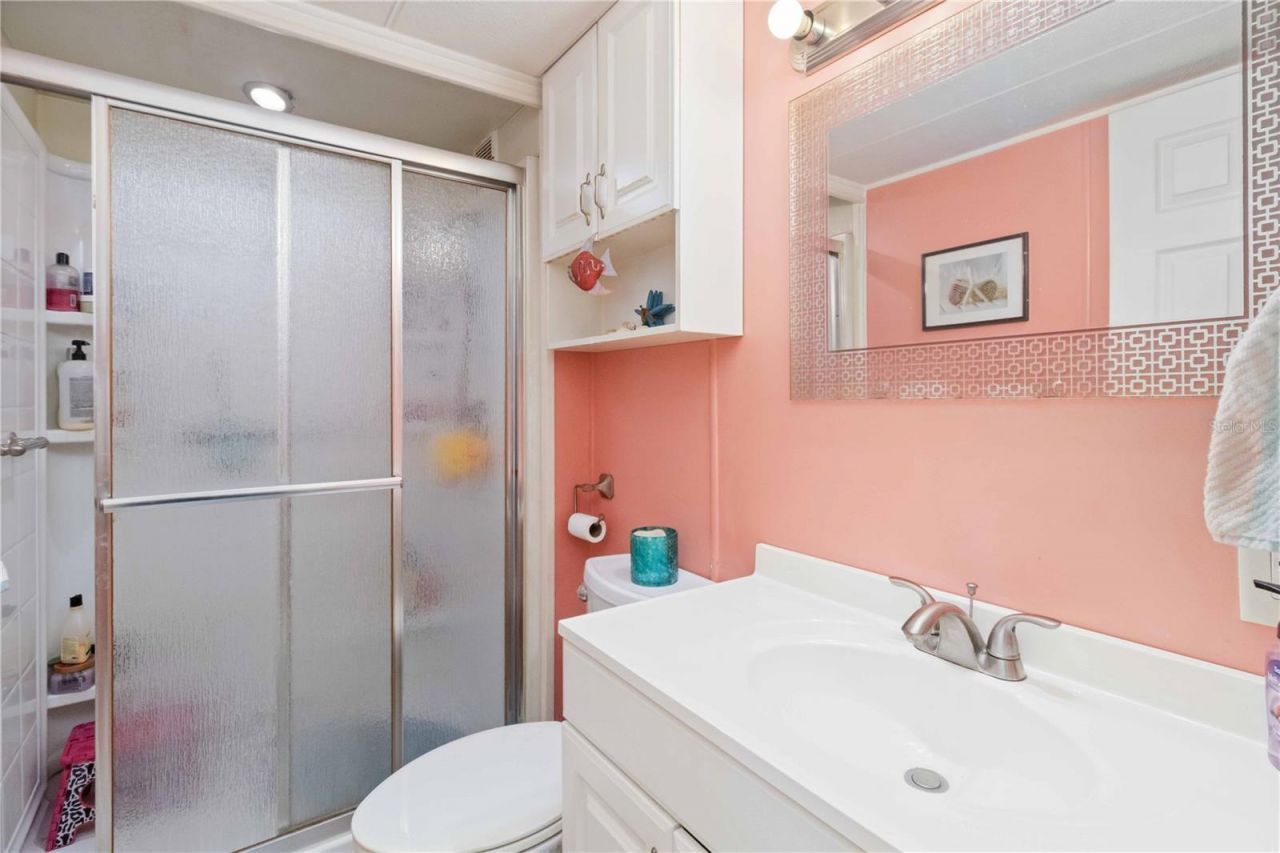 5203 W Pine Street N, Saint Petersburg, FL 33709 Photo