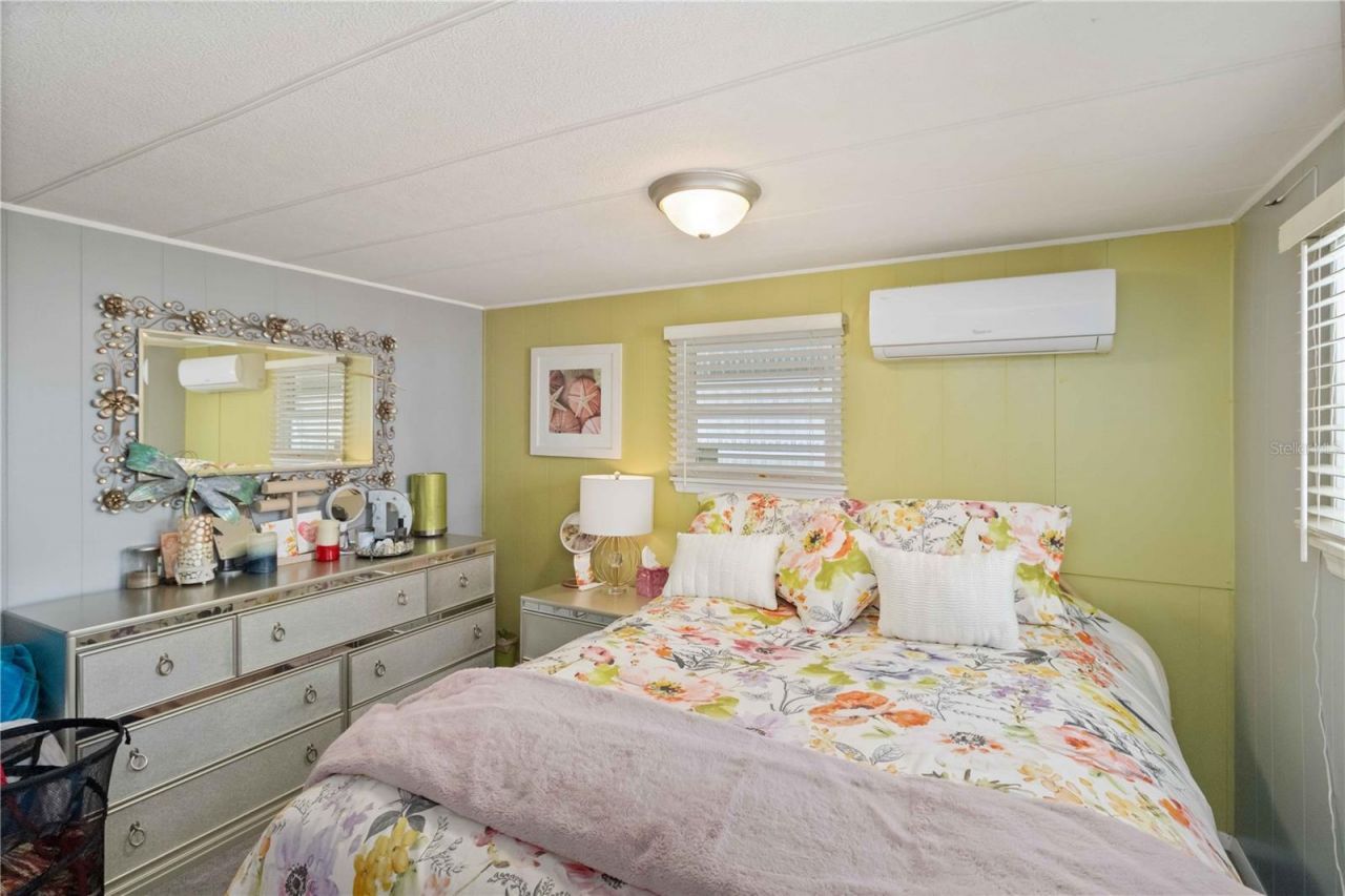 5203 W Pine Street N, Saint Petersburg, FL 33709 Photo