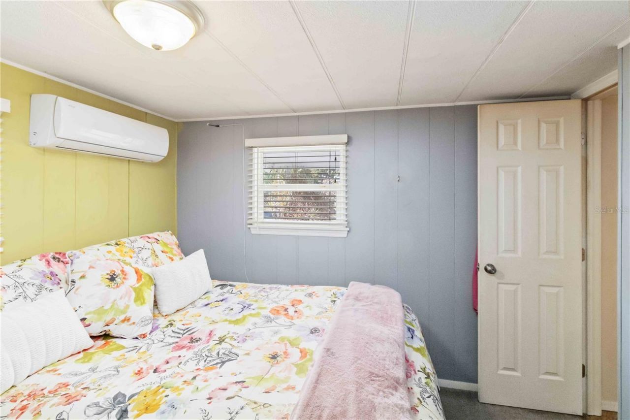 5203 W Pine Street N, Saint Petersburg, FL 33709 Photo