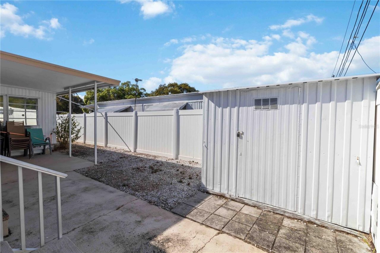 5203 W Pine Street N, Saint Petersburg, FL 33709 Photo