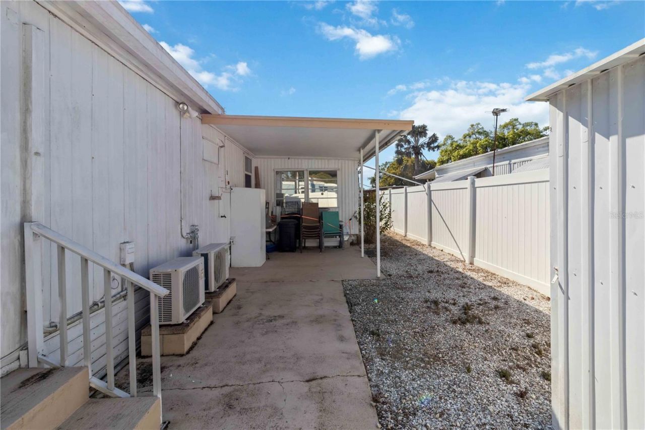 5203 W Pine Street N, Saint Petersburg, FL 33709 Photo