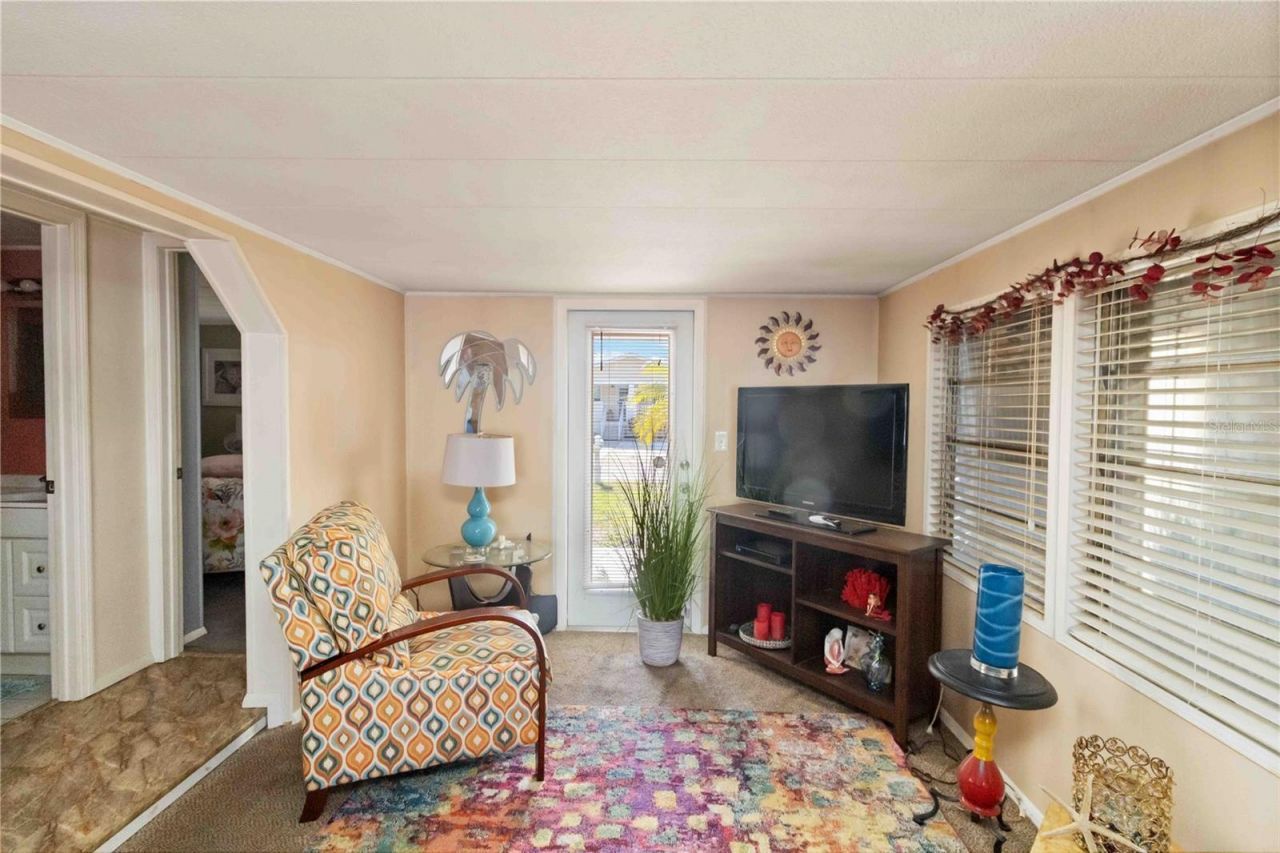 5203 W Pine Street N, Saint Petersburg, FL 33709 Photo