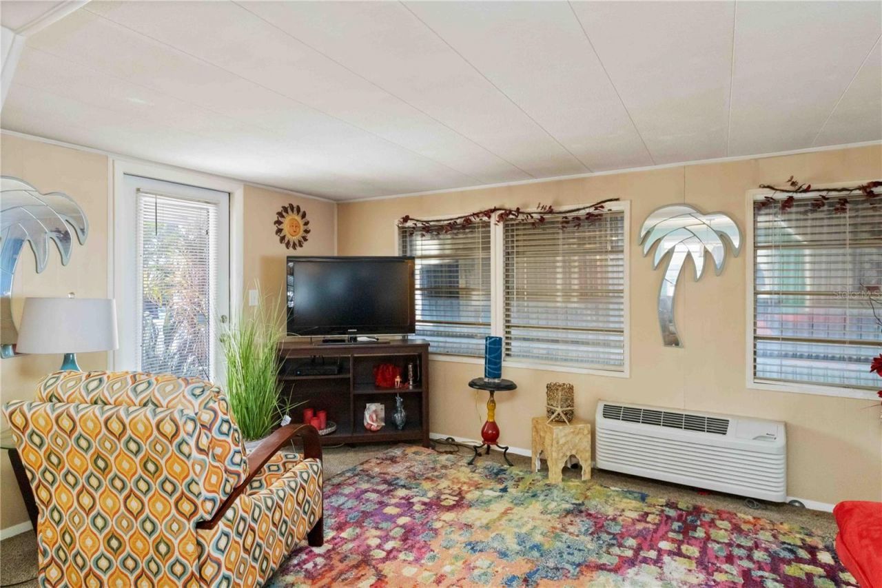 5203 W Pine Street N, Saint Petersburg, FL 33709 Photo