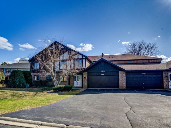 9832 Terrace Court E, Unit 2B, Palos Park, IL 60464
