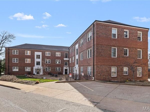 923 S Hanley Road, Unit A, Clayton, MO 63105