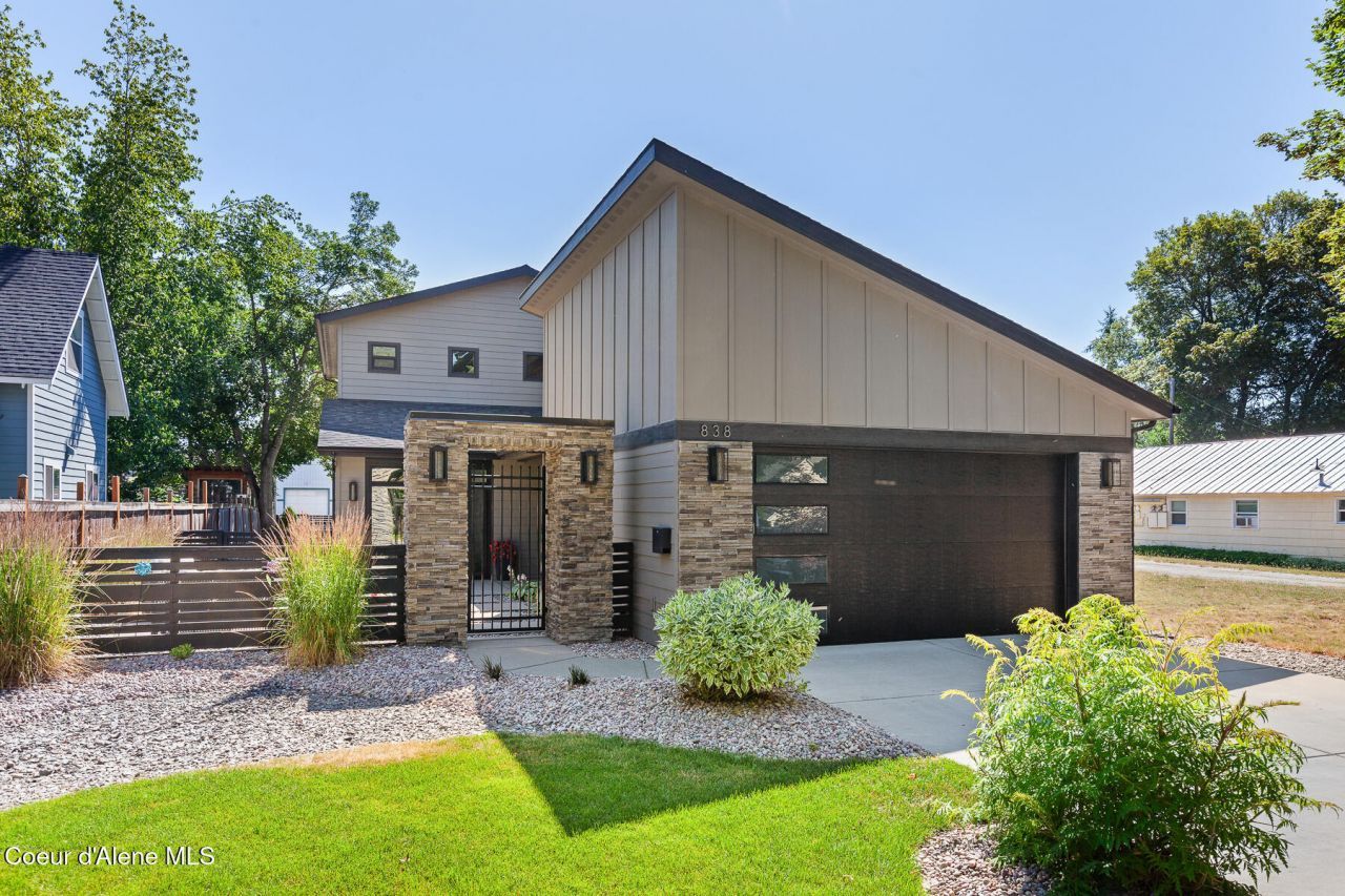 838 N Government Way, Coeur d Alene, ID 83814 Main Photo