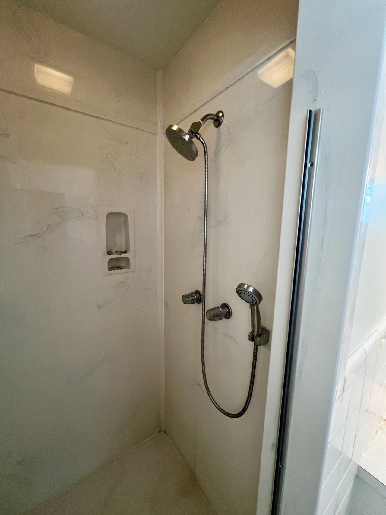 204 Gervais Street Photo 33