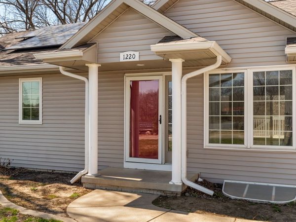 1220 E 38th Street, Des Moines, IA 50317