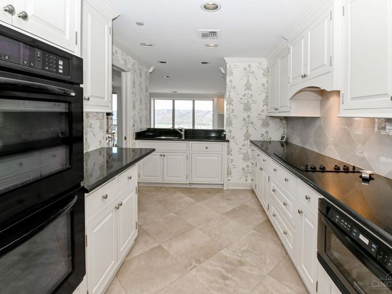 3435 Golden Avenue, Unit 1402, Cincinnati, OH 45226 Photo 11