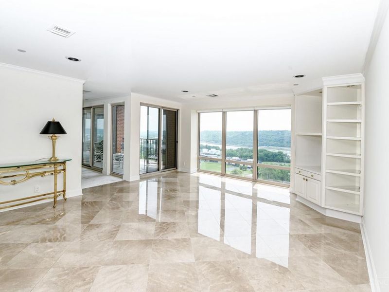 3435 Golden Avenue, Unit 1402, Cincinnati, OH 45226 Photo 2