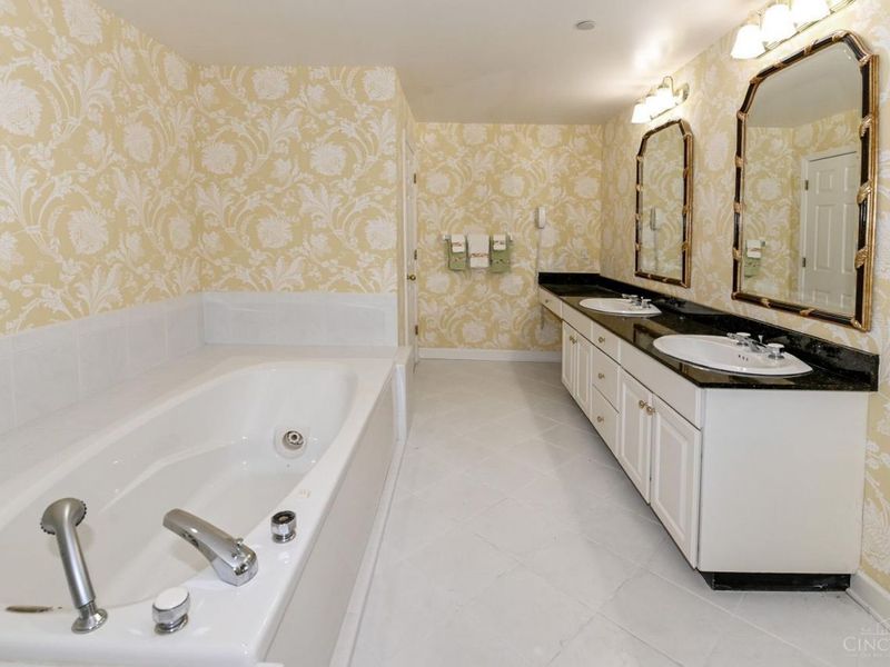 3435 Golden Avenue, Unit 1402, Cincinnati, OH 45226 Photo 24