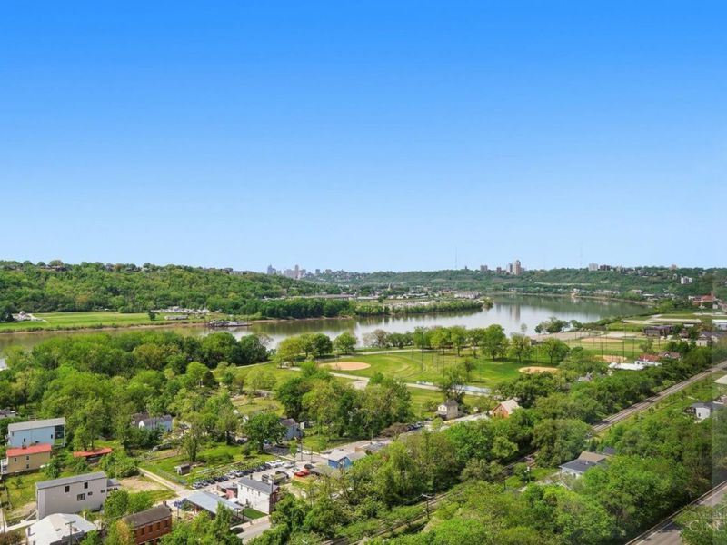 3435 Golden Avenue, Unit 1402, Cincinnati, OH 45226 Photo 6