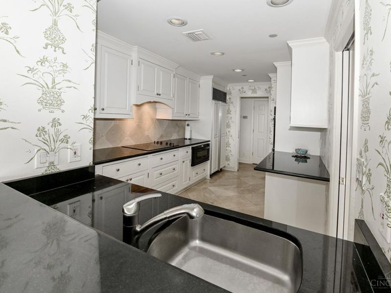 3435 Golden Avenue, Unit 1402, Cincinnati, OH 45226 Photo 7