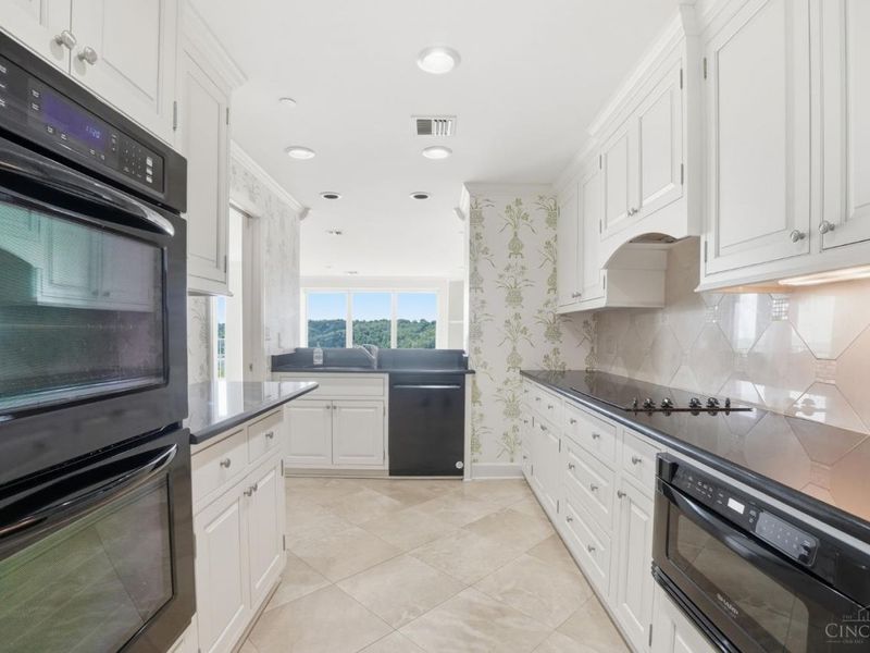 3435 Golden Avenue, Unit 1402, Cincinnati, OH 45226 Photo 8