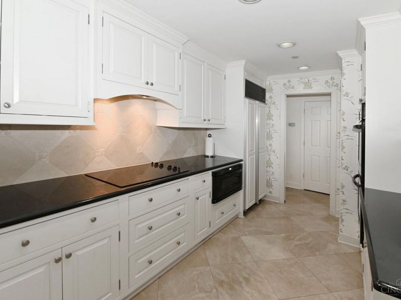 3435 Golden Avenue, Unit 1402, Cincinnati, OH 45226 Photo 8