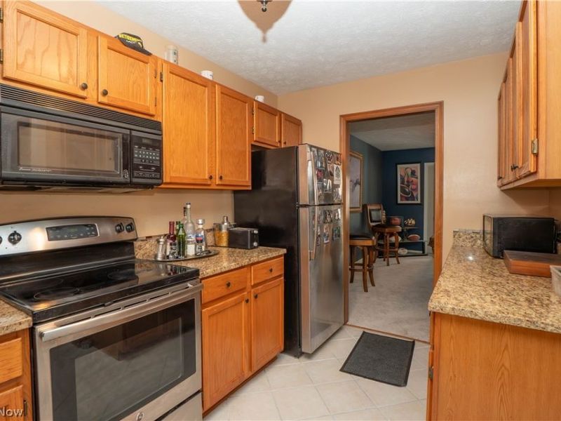 4839 Pond Drive NW, North Canton, OH 44720 Photo 14