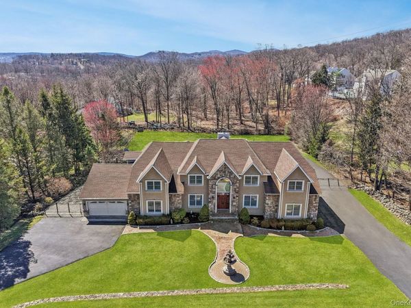 8 Foxwood Drive, Tomkins Cove, NY 10986