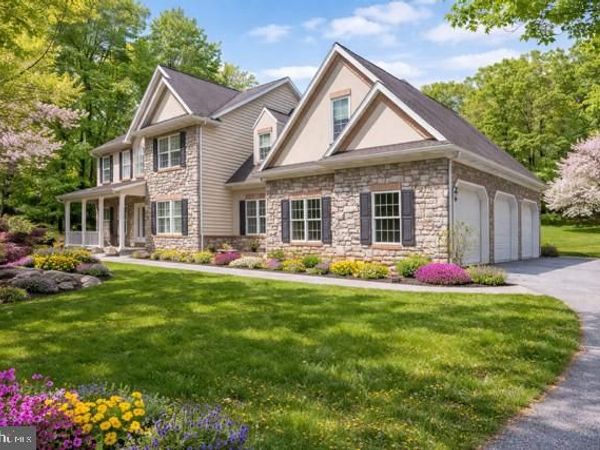 304 IRON VALLEY DRIVE, LEBANON, PA 17042