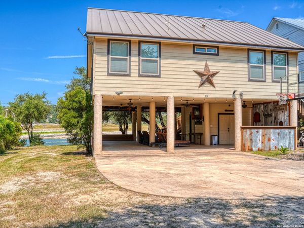 914 Pebble Beach Dr NW, Lakehills, TX 78063