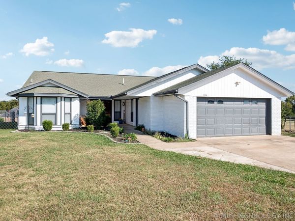 704 S Timberridge Drive , Cushing, OK 74023