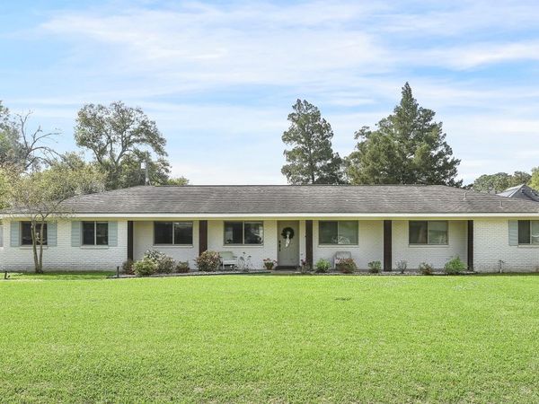 317 Silverbell Parkway , Lafayette, LA 70508