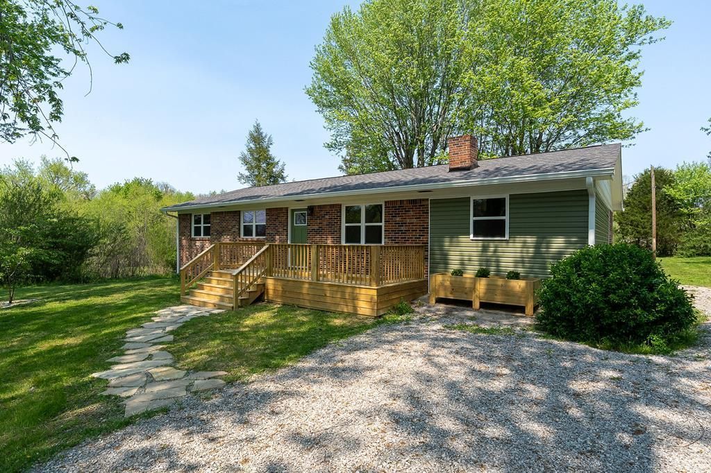 224 Lake St, Livingston, TN 38570 Main Photo