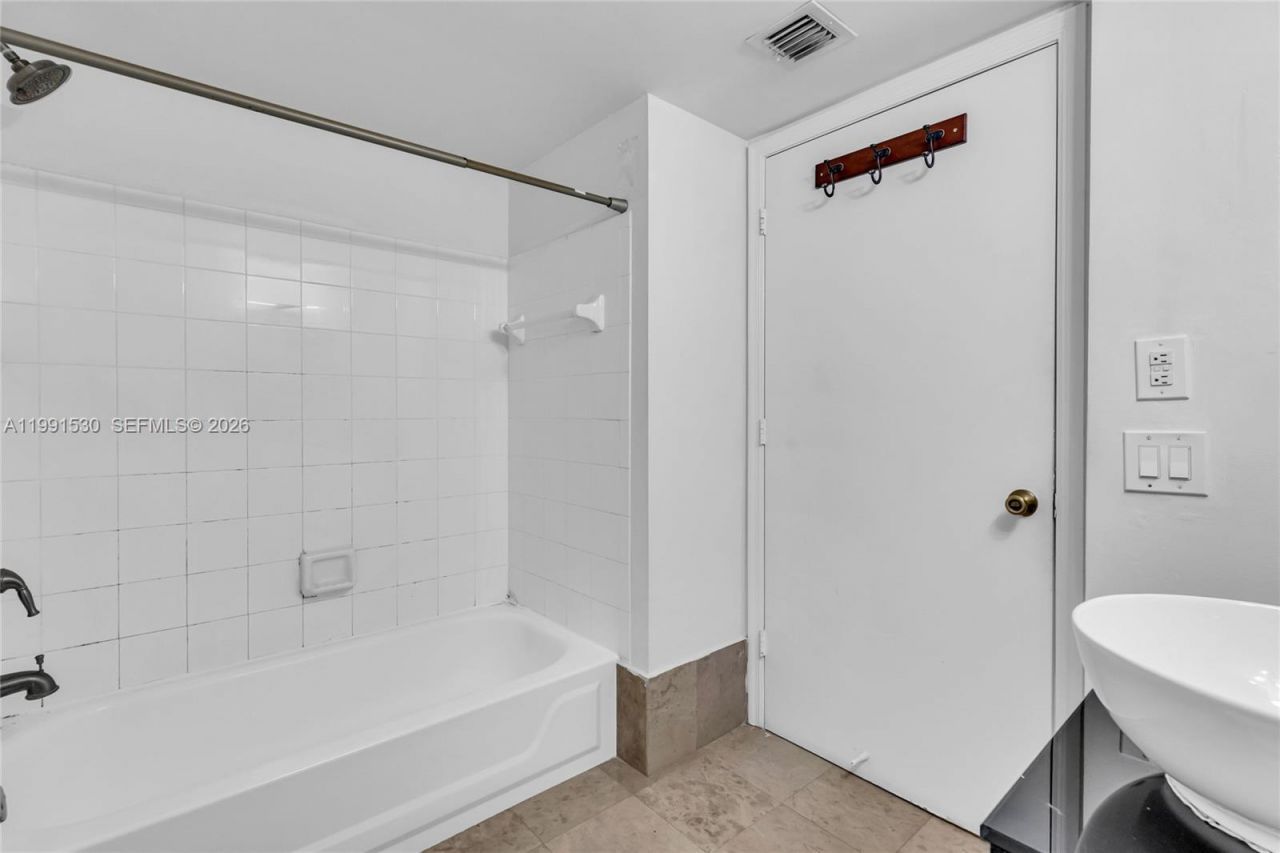 470 S Park Rd, Unit 7-204, Hollywood, FL 33021 Photo