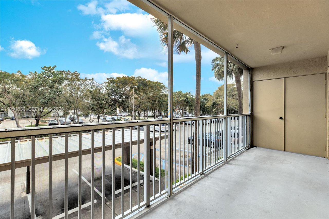 470 S Park Rd, Unit 7-204, Hollywood, FL 33021 Photo