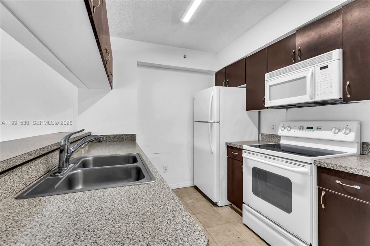 470 S Park Rd, Unit 7-204, Hollywood, FL 33021 Photo