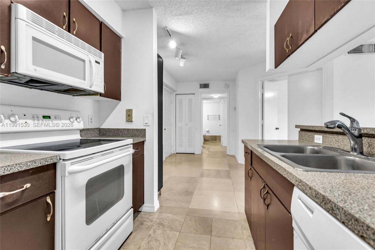 470 S Park Rd, Unit 7-204, Hollywood, FL 33021 Photo