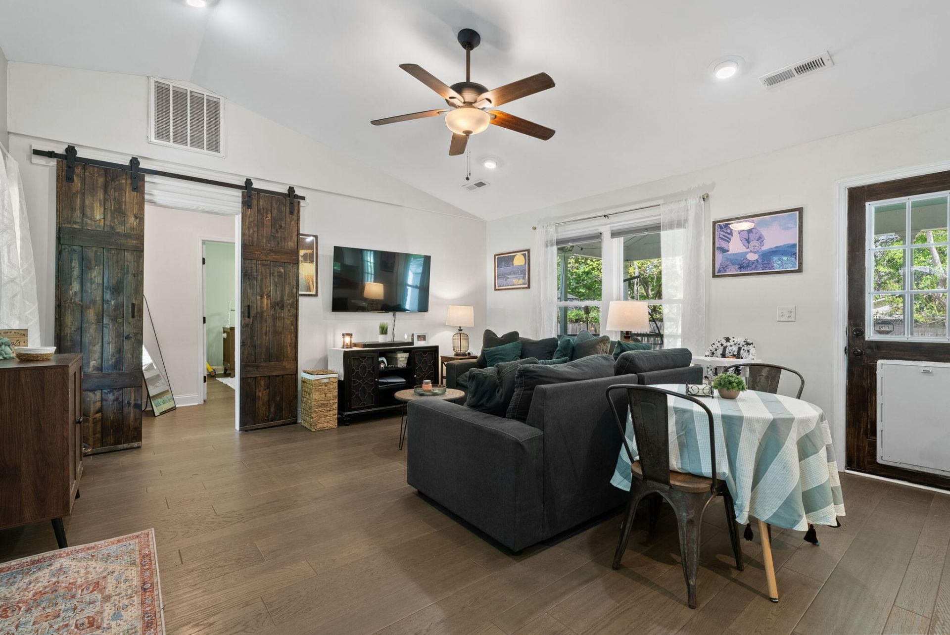 119 Red Cedar Drive Photo 5