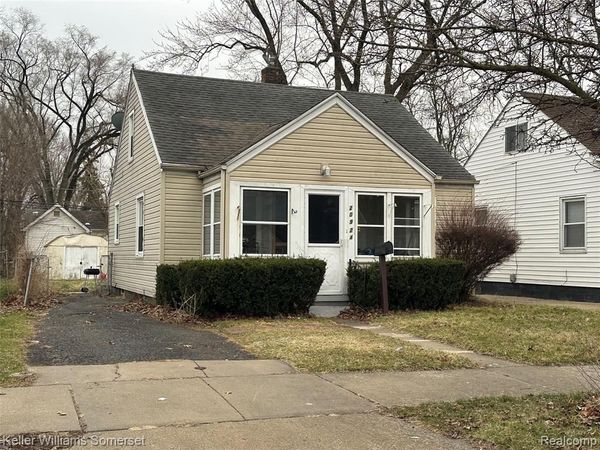 20924 Ridgemont Road, Harper Woods, MI 48225