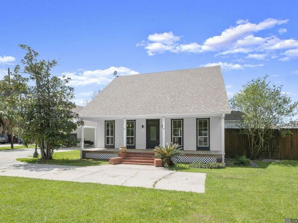 32787 Duff Rd, Walker, LA 70785