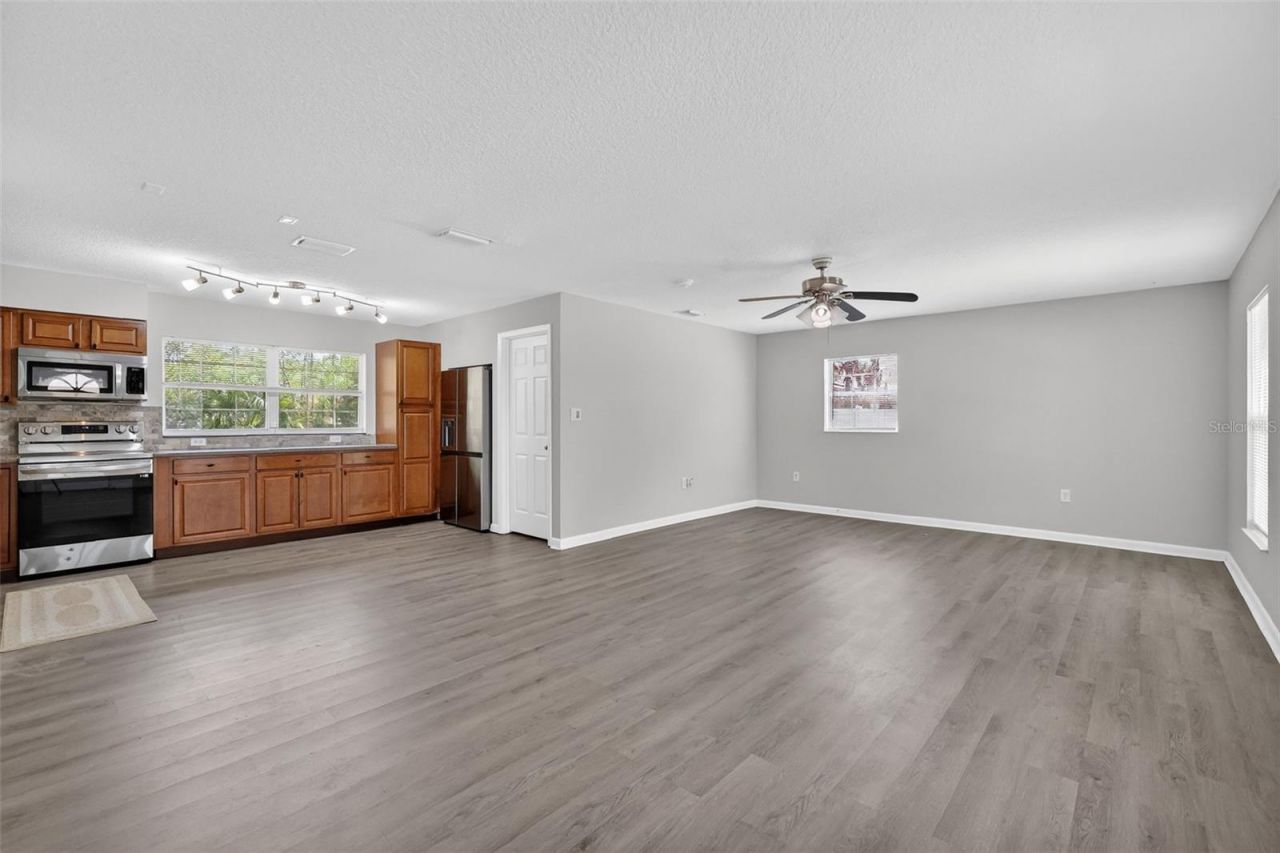 705 Mike Avenue , Fruitland Park, FL 34731