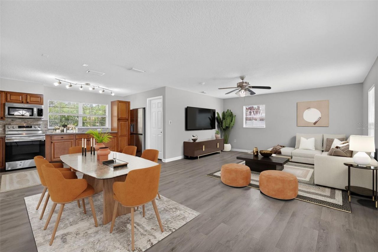 705 Mike Avenue , Fruitland Park, FL 34731