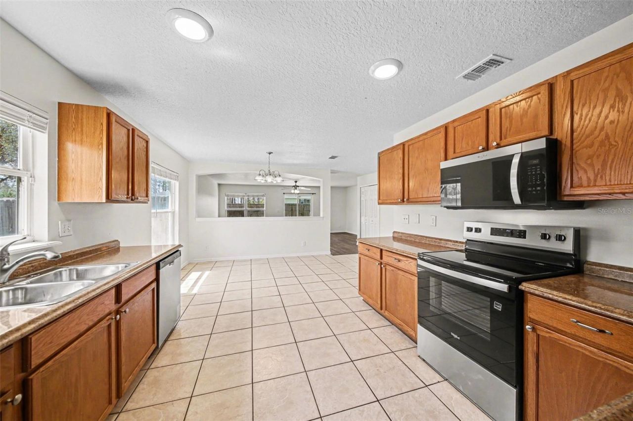 1461 E Whooping Drive , Groveland, FL 34736 Photo