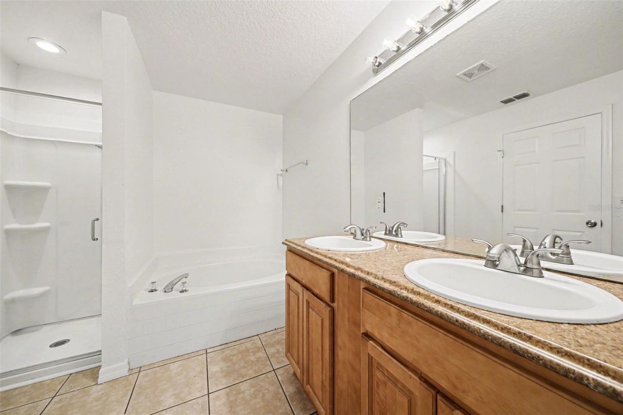 1461 E Whooping Drive , Groveland, FL 34736 Photo