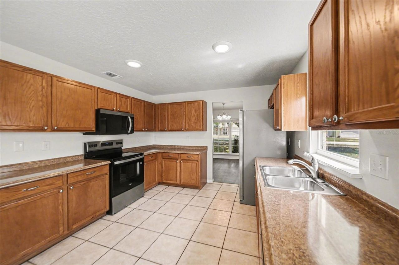 1461 E Whooping Drive , Groveland, FL 34736 Photo